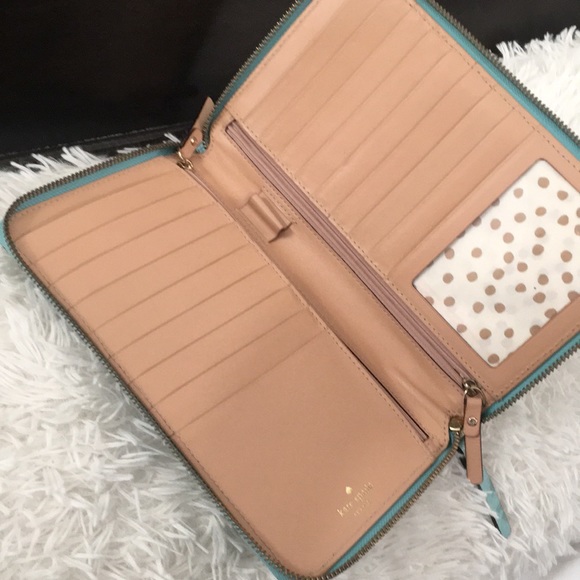 Kate spade oversized wallet - Picture 3 of 3
